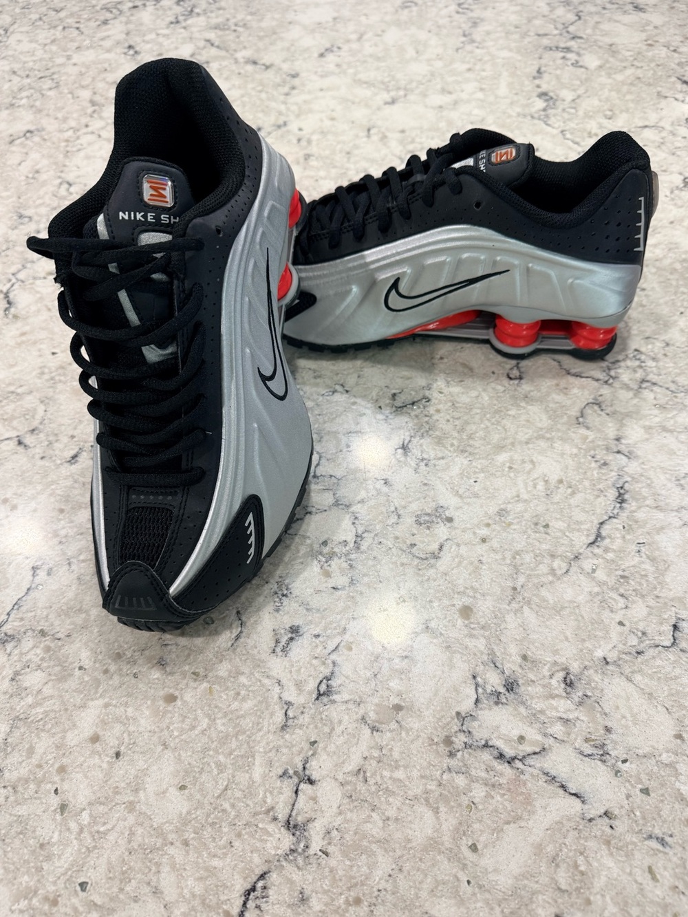 NEW x Size 6M/7.5W x Nike Shox R4 Metallic Silver Red - CW2626-005